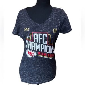 Fanatics. AFC Kansas City Chiefs Women's V-Neck T shirt Size S